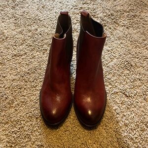 LIKE NEW SOFFT BOOTIES